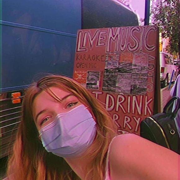 Meet your Posher, Halle - Picture 1 of 1